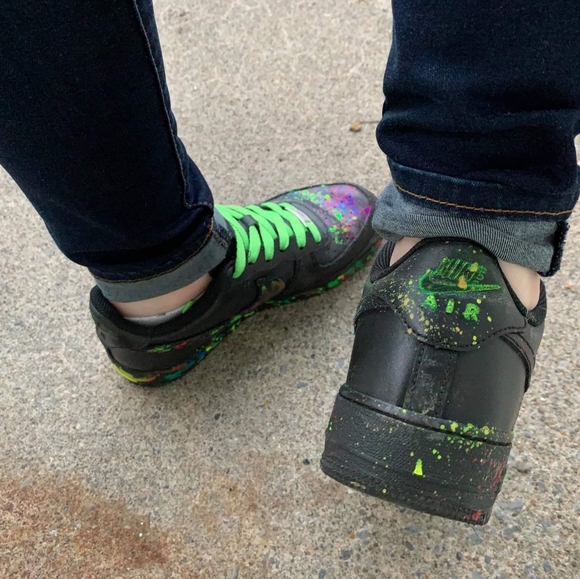 Customs - Picture 4 of 8